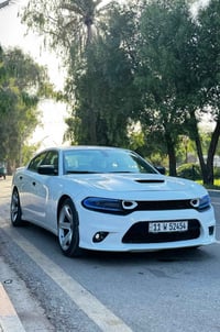 چارجر v6موديل 2015 بدون صبغ  البنيد القديم موجود السيارة محدثة SRTبالك...