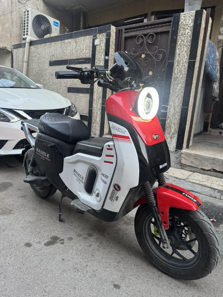 دراجه شحن رينكس موديل 2025 نضيفه ومابيها  اي عيب من كل النواحي نضيفه وكلش زينه بس بطاريتها ضعيفه دراجه اخذتها قبل 6 اشهر ولكن سبب الي خلّاها بطاريتها تتعب نسيتها على الشحن اكثر من 12 ساعه لان مجانت عندي شاحنه تفصل وهسه جبتلها شاحنه اصليه بس تفول تفصل كلشي نضيف بيها وشغال مكاني بغداد للاسفسار ***********
