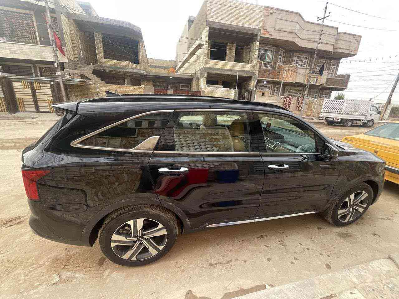 السلام عليكم 
كيا سورنتو موديل 2022 
فول مواصفات 1/1 اعلى مواصفات بالسورنتو 
بدون حادث بيه طخه بقبق الصندوك مال امريكى فقط وصور الحادث والسونار 
بالمنشور سياره جديده رقم بغداد بسمي 
تحول ثاني يوم رقم وهزه جدد مكانه بغداد 
سونار المندلاوي جديد سياره جاهزه السعر 
215$
نظام هايبرد شحن وبانزين بدون ايرباك 
اقرا المنشور قبل الاتصال ‭0771 910 1114‬ بغداد, العراق
