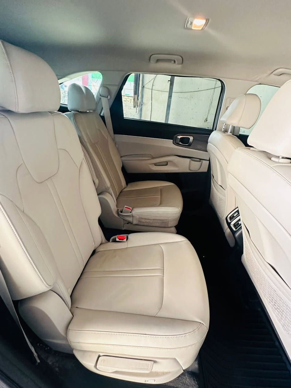 ‼️ كيا سورنتو فول عدى الفتحه للبيع ..
موديل : 2023
المسافة المقطوعة : 82k الف 
اللون الخارجي : سموك 
حجم المحرك : 2500cc تيربو
تحكم ستيرن 
نقاط عمياء
رادار امامي
رادار جانبي
جلد - داخل ابيض 
مقاعد هوائية
مقاعد كهرباء 
منافذ مقاعد usp
تثبيت مسار
اوتو هولد
اي بي اس
هند بريك بصمة
قيادة ذآتية 
تحديد مسار
جنطة ذكية كهرباء
شاحن لاسلكي
بصمة 
نظام ترحيب
زنون 
مقاعد vip منفصل
7 راكب 
تشتغيل عن بعد
  وبعد بيها هواي مواصفات 
دخول جديد ترقمت بغداد قبل فتره 
 تحويل مباشر بأسمك  
الحادث بسيط جاملع وبابتين كدام عينك ، 
خشم البنيد بارد من دون فتح اوتبديل
السعر 250 وبيها مجال 

العنوان بغداد : الزعفرانيه
للاستفسار *********** واتساب
