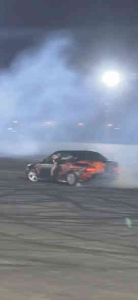 سلام عليكم اخوان e36 مجهزه للدرفت بالكامل رقم بغداد مكينه 44 جديده سياره بيهه هوايه غراض اصليه للبيع وسعر مناسب مستعجل عالبيع السعر 48 مكاني بغداد حي الجامعه ***********
