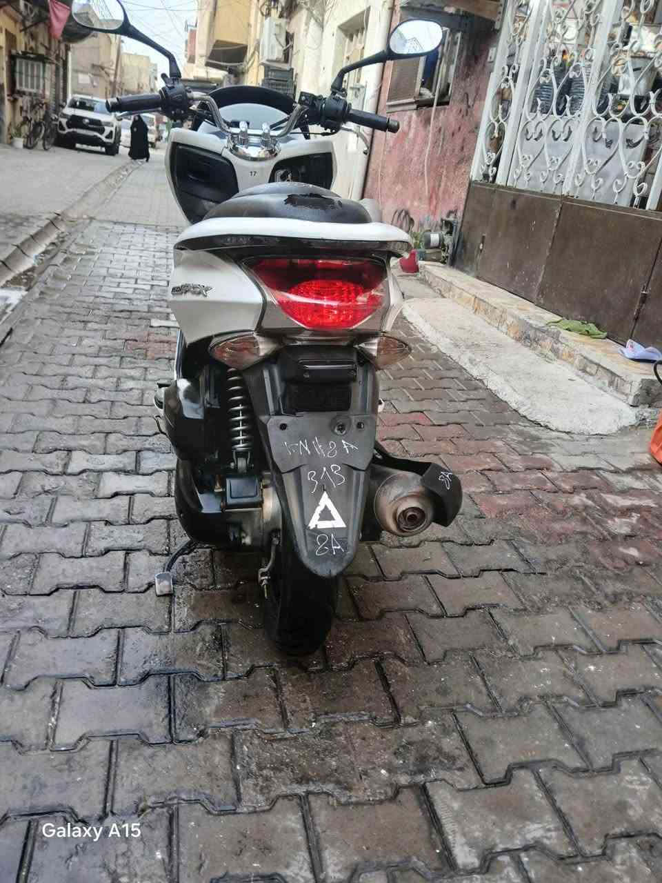 للبيع دراجه pcx ياباني الاصلي مكينه 150 برغي إذا مفتوح ترجع بشرط علفحص حساس حرف A  نوزل خطين ستان كهربائي حساس ازدحام دراجه جديده  حساس شلعه معدل خير من الله دراجه تتعب تكول جديده مال جناي   شرط برغي ممفتوح بيهه جيب فيتر وافحص مكان بغداد الكرخ السعر مليون و450  وبيهه مجال والاستفسار*********** بغداد, العراق
