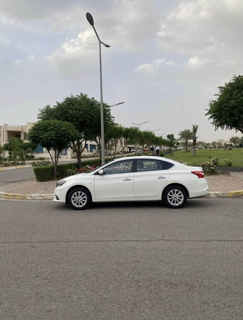 السعر قفل 125 سينترا 2024 من الوكالة بدون صبغ بدون تعديل ع ايدي كلين مو من المعارض سيارة بلسنويه سنترا مو مثل مال معارض مكتوب ليفان لو سليبي لا هاي اصل سنترا من الوكالة ومواصفاته مو نفس الي بملعارض سيارة خليجي كشنات جلد بلادي مال شركة ويه الابواب هم جلد اسود  رقم اربيل للبيع بسعر مناسب او مراوس ب 7 راكب حصراً
 اخذتها من وكالة نيسان صفر قبل سنه بيها ضمان  3 سنوات    
سيارة 4 سلندر
 كشنات جلد + شاشة + بلوجكتورات
نضام ايكو اقتصادي
نضام اوتو ستوب اقتصادي
الهزه لحد 2027 
سيارة اقتصادية بشكل وتبريدها ثلج وتدفئة فول سيارة حيل نضيفه على ايدي متحتاج مصرف ربع دينار 
مكاني اربيل ***********
