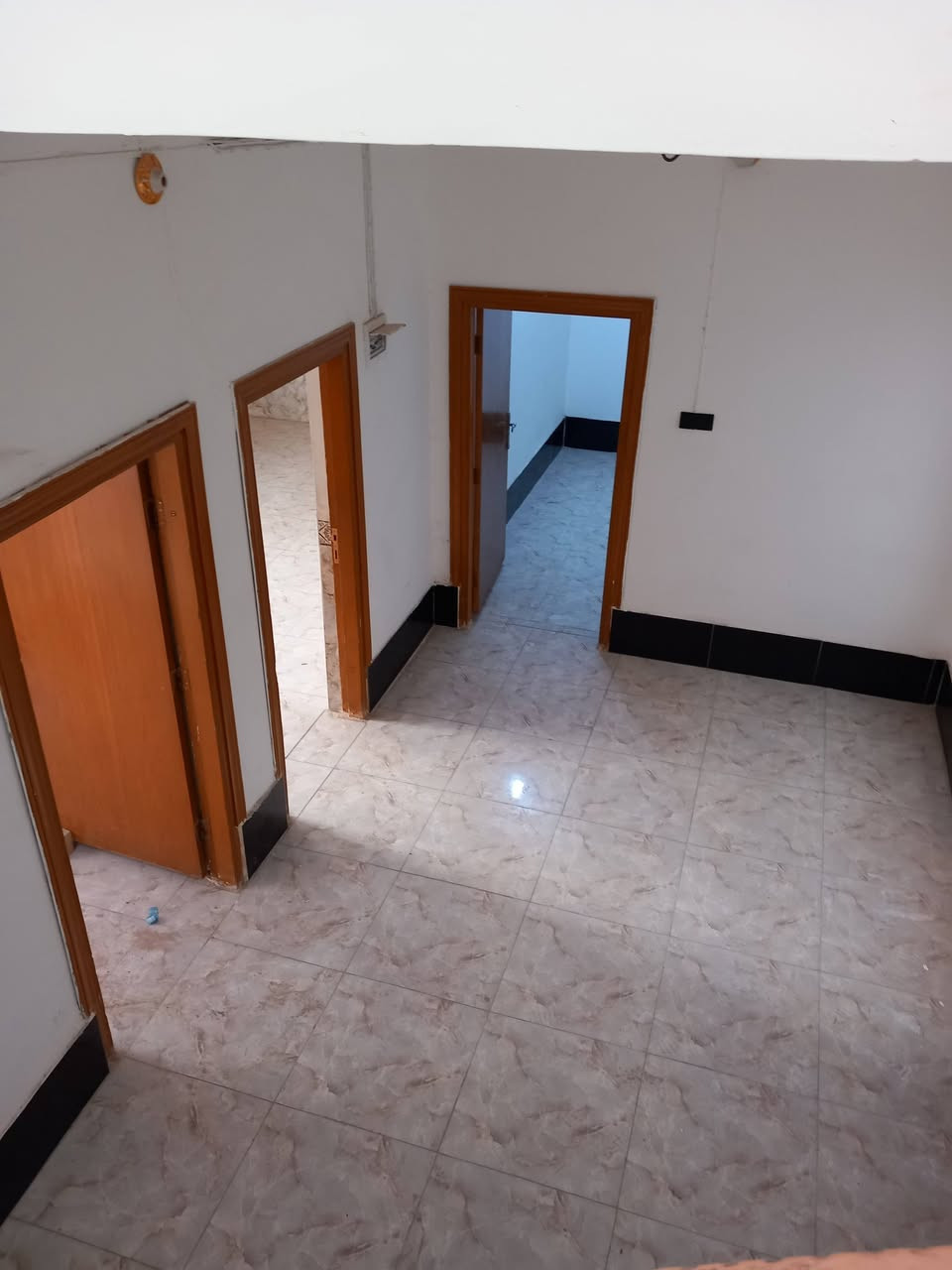 بيت للبيع 110 متر الواجهة 11 والنزال 10 اساس كونكريت وسقف عكادة البيت جديد بناء نظيف طابو زراعي سند 25 قرار محكمة من صاحب الارض مباشر تفاصيل البناء استقبال وصالة ومطبخ وغرفة وتخاريج داخلية خارجية ومناور عدد 2 البيت على ثلاث شوارع منطقة حلوة وهادئة الموقع كوفة سهلة شارع معمل الدبس شارع فاطمة الزهراء تقريبا 120 متر عن شارع معمل الدبس السعر 50 مليون وقابل للتفاوض للأستفسار واتساب ***********
مكتب الموسوي للوسائط العقارية مستعدون لأستقبال عروضكم التجارية والزراعية والسكنية بيع وشراء رهان ايجار
