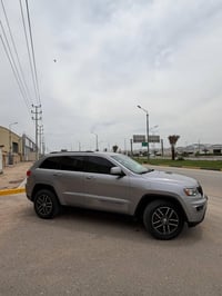 جراند شيروكي لاريدو • ٢٠١٨ • بدون ايرباك