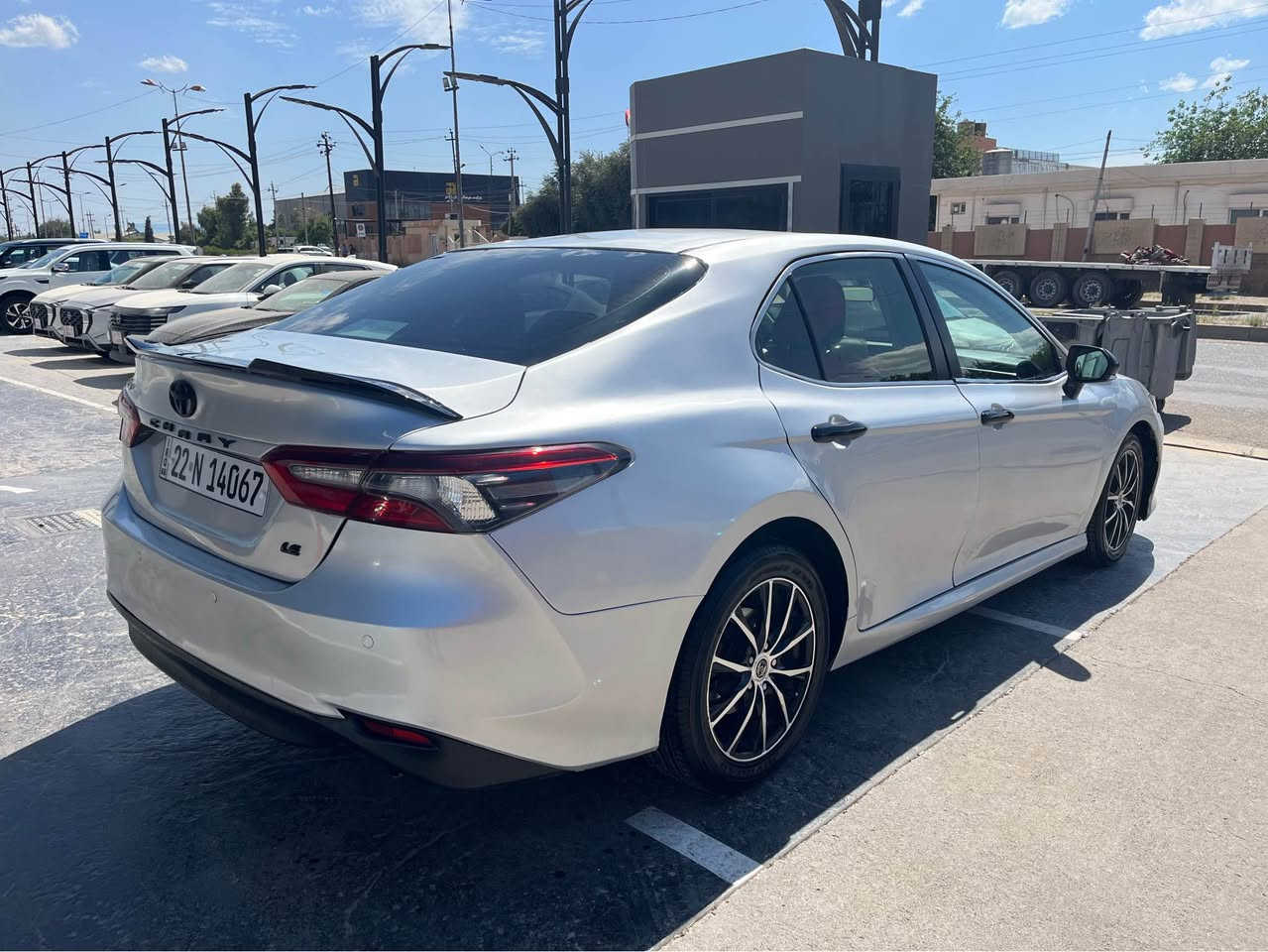 Toyota camri 
مۆدیل ٢٠٢٣ 
مواسەفات Le
٥ پارچەی بۆیاخە پێش و پشتی کەپسە نیو سەفی بۆیاخە  ناو سۆرە 
سەیارەیوکی پاک و جوانە گێر و مەکینە و کارەبایەتی هەموی مەزبوتە کامل جوانکاری بۆ کراوە نرخی ١٤٨ وەرەقەیە و مامەڵەیەکی کەمی تێدایە 
ناونیشان هەولێر 
ژم ***********
واتساپ أربيل, العراق
