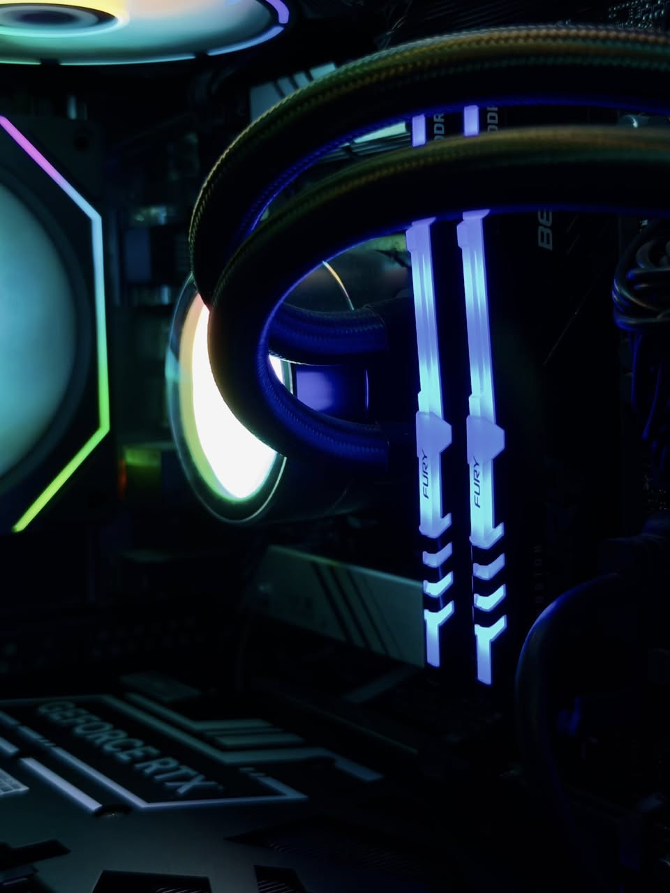 للبيع بسبب عدم التفرغ
MOTHERBOARD : ASUS prime B760-plus D4 

Cooling : GAME MAX ice hill 360MM WATER/

LIQUID COOLER 

CPU : INTEL I7 13th

GPU : RTX 4060Ti 8GB vag galaxy 

SSD : 1T 

RAM : FURY DDR4 8x2

FAN : 8 

Power supply : MSI mag A1000Gl pcie5 1000w Gold

Case : FANTECH hexa xl | cg82 

Monitor : 1- Huntkey cgr 27”LED 2K 240Hz 1ms

                  2- ACER Netro vgo series 23”IPS 180Hz 0.5ms 

Keyboard : 1- REDRAGON ELF 75% mechanical switch  

                     2- Attack shark x68 HE magnetic switch 

Mouse : RAZER viper v3 pro wireless 8k Hz 

Table : 60 x 115 cm 

Mousepad : 90x40        3 pieces

 RGB Gaming Chair 

سعر السيت اب كامل 1200 قابل للتفاوض

للتواصل : 0775095011


**إذا كنت صاحب هذا الإعلان وتريد حذفه لأي سبب، رجاءا أرسل رسالة إلى الدعم الفني**