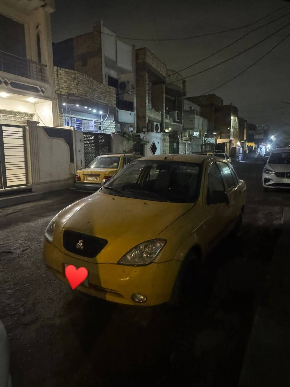 السلام عليكم طيبه ٢٠١٥ السياره جاهزه تخم تاير ابو الخط جديد تخم ويل جديد تعمير جديد بس مامصبوغ  مكينه ناعمه كير جديد ترايك شرط ل 180 وال سياره كوم حديد كوم حديد   سنويه ٢٠٢٧ شهر ٨ ابيعها على وضعها  مكاني بغداد
*********** 
السعر 26وبيها مجال
