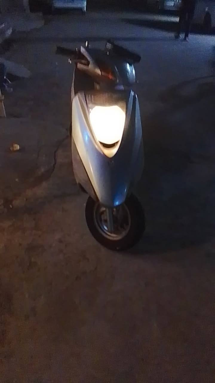 مرخصت الدمن دراجه بريز 140 للبيع دراجه حلوه وخير من الله 
معروضه 550 بيها مجال بسيط 
جماعت 450لتعب روحك دراجه حلوه ومستعجل علبيعه 
***********ما متواجد علفيس
