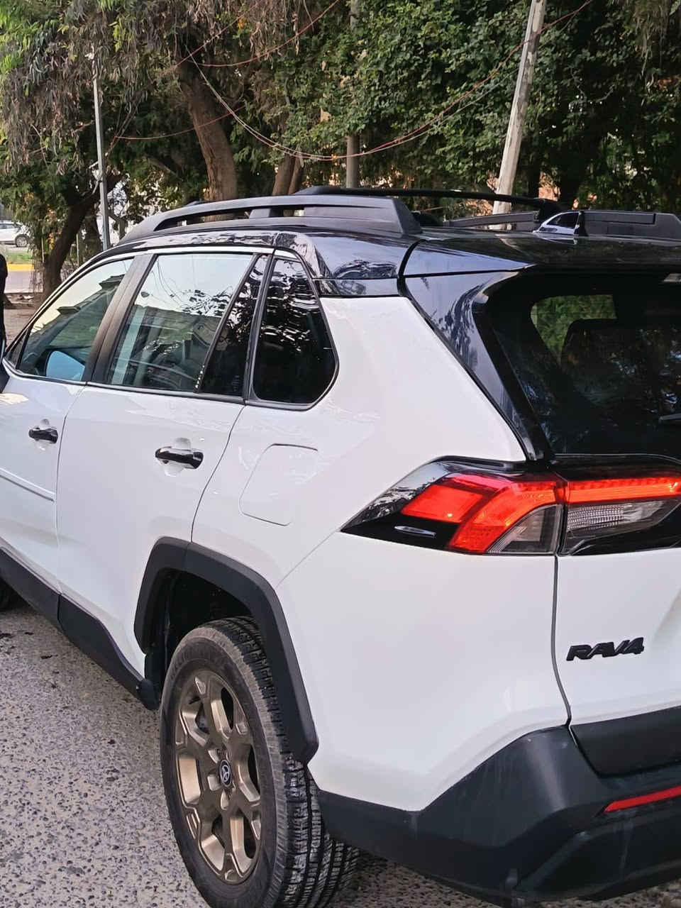 راف 4 هايبرد2024 ودلاند اديشن
توكلر لون ابيض قمارة سودة 
بصمة 
كشنات تدفئة ستيرن تدفئة 
انظمة قيادة 
اوتو هولد 
تبريد قطعتين
شاشة كار بلي 
بدون ايرباك ولاشاصي 
ماشية 39m
صبغ جاملغ وباب بيهة مكانات بارد 
مكان بغداد الكرخ 
***********
سعرر 240
