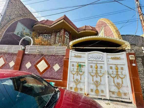 دار للبيع طابو زراعي سند 25 الموقع حي نادر المساحه 200متر 4غرف نوم هول مطبخ صاله صحيات عدد٣ كراج سياره حديقه صغيره مناور عدد 3 للاستفسار مكتب النبل للعقار والبناء والهندسه *********** واتساب *********** واتساب
