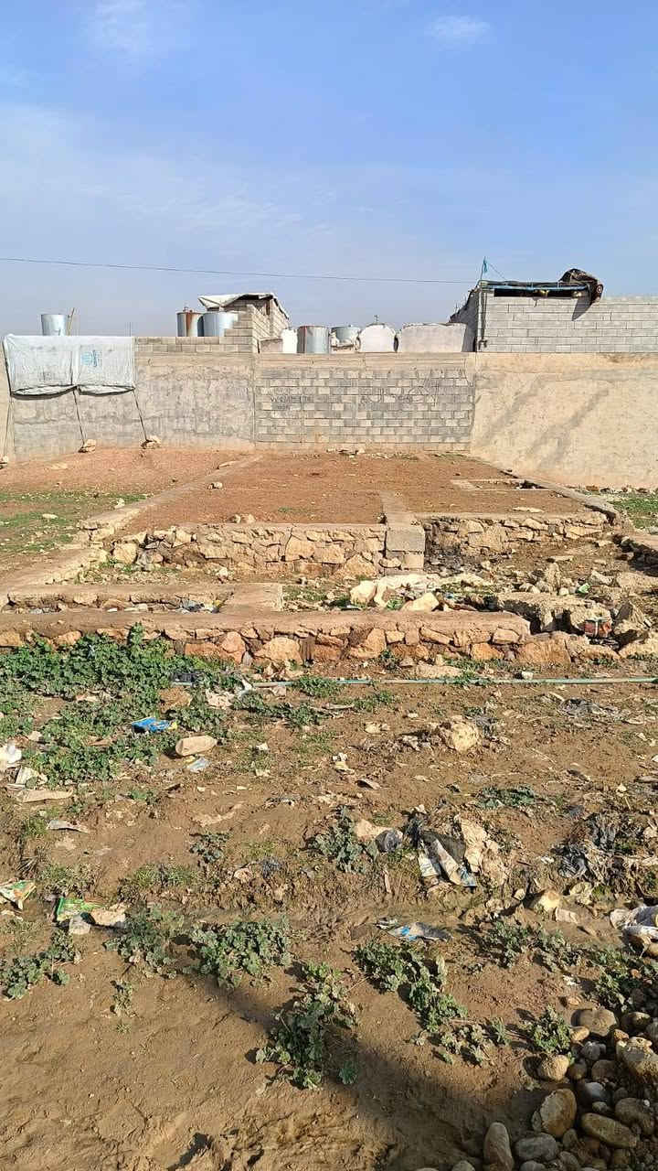 ارض للبيع  المساحه  120 متر باص
المكان الموصل جانب الايمن حي نابلس
نواب ضباط
زراعي بيها وصل
*********** كورك
*********** اسيا
