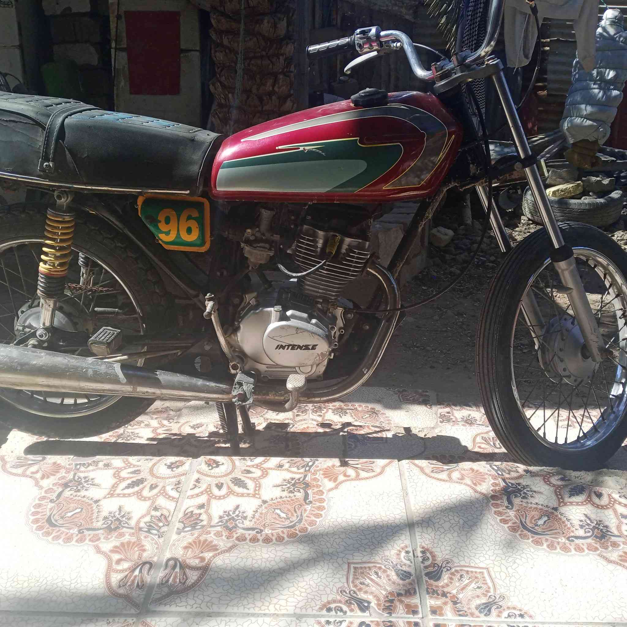 السلام عليكم دراجه انتنس للبيع مكينه ما مفتوه دراجه حلوه ونضيها وكلشي ما ناقصها دراجه ادوات كلك السعر 600وبيها مجال قليل حك جيه المكان البصرة ابو الخصيب  ***********
