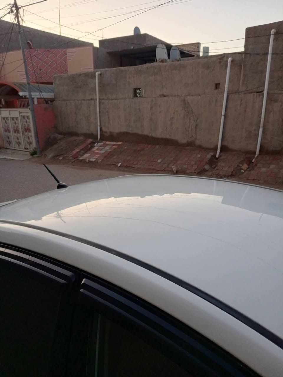 سلام عليكم سيراتو موديل ١٠ محدثه ١٢ مكينه ١٦٠٠ كير جدد سياره مال جناي امانه الله حداديه زيرو تخم تاير ستوه مشدود  بيها صبغات قليله مكفوله من الضربه تريد تحويل تريد وكاله مكانها النجف الاتصال ***********
