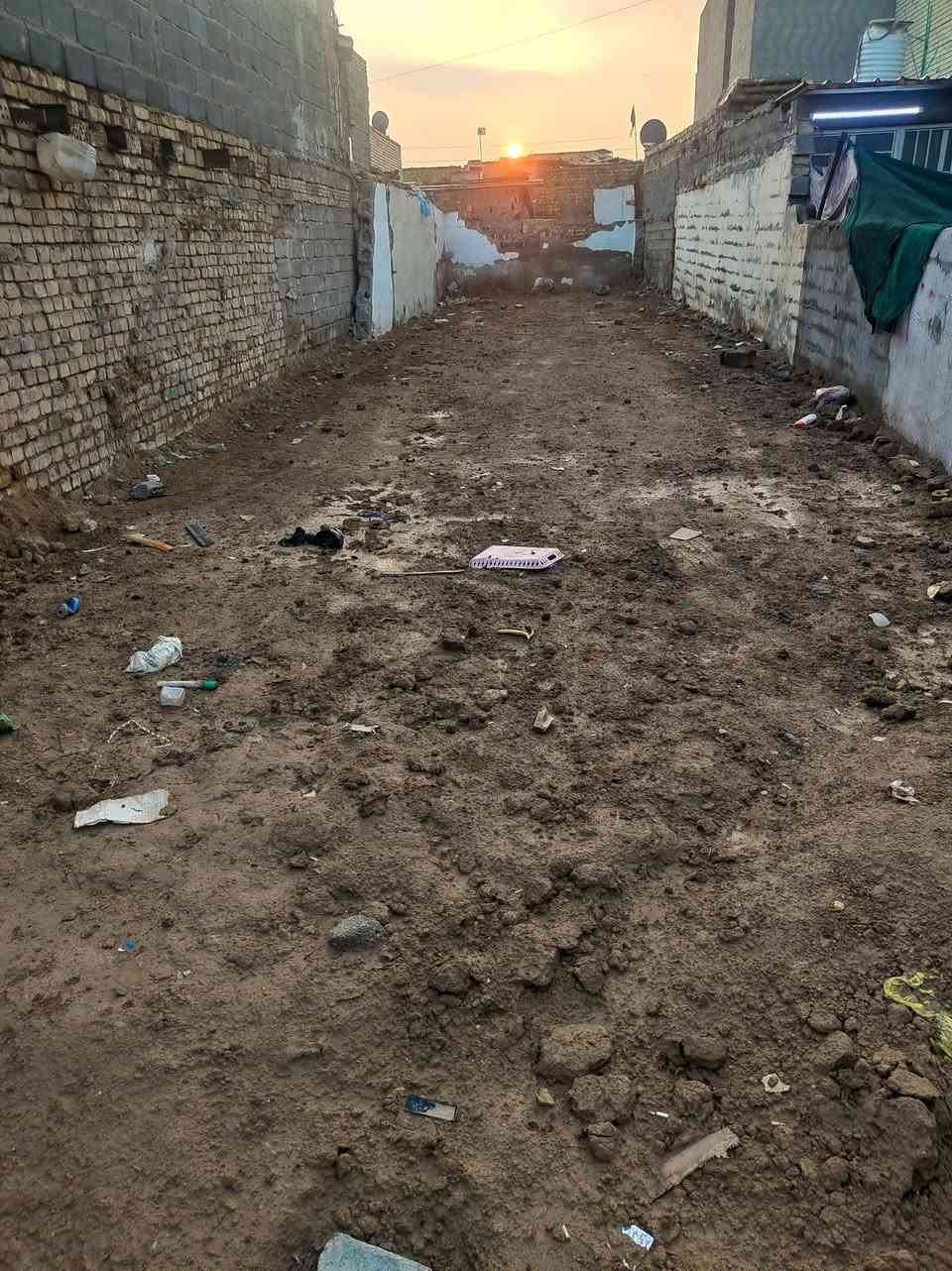 كاع للبيع المساحه 120 متر الواجهة 5 نزال 25 الحميديه شارع الطاقه خامس قطعه على شارع العام ساحب مي مجاري تبليط كيبل كهرباء
***********
