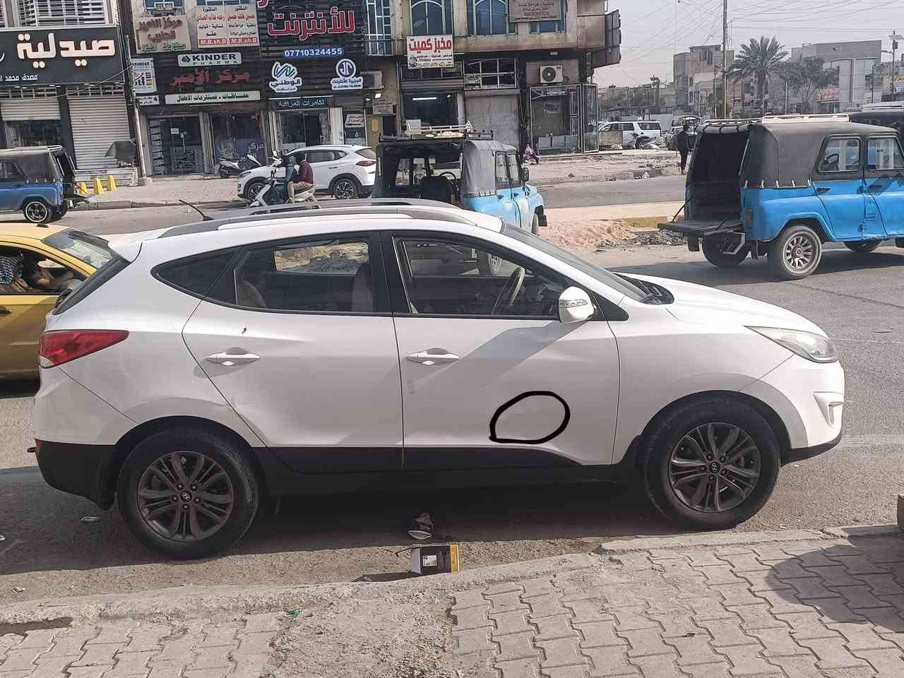 السلام عليكم توسان موديل ١٥ رقم بغداد نكلزي خليجي  رقم بغداد باسمي مكفوله من صبغغ
ومن بس بيه طخه خفيفه باب ما مصلحة ع حطته مشري عليه 
  تبريد تدفئة كله شغال السعر المطلوب 162 وبيها مجال الطيبين مكاني بغداد مدينه الصدر 
اتصالل ***********
