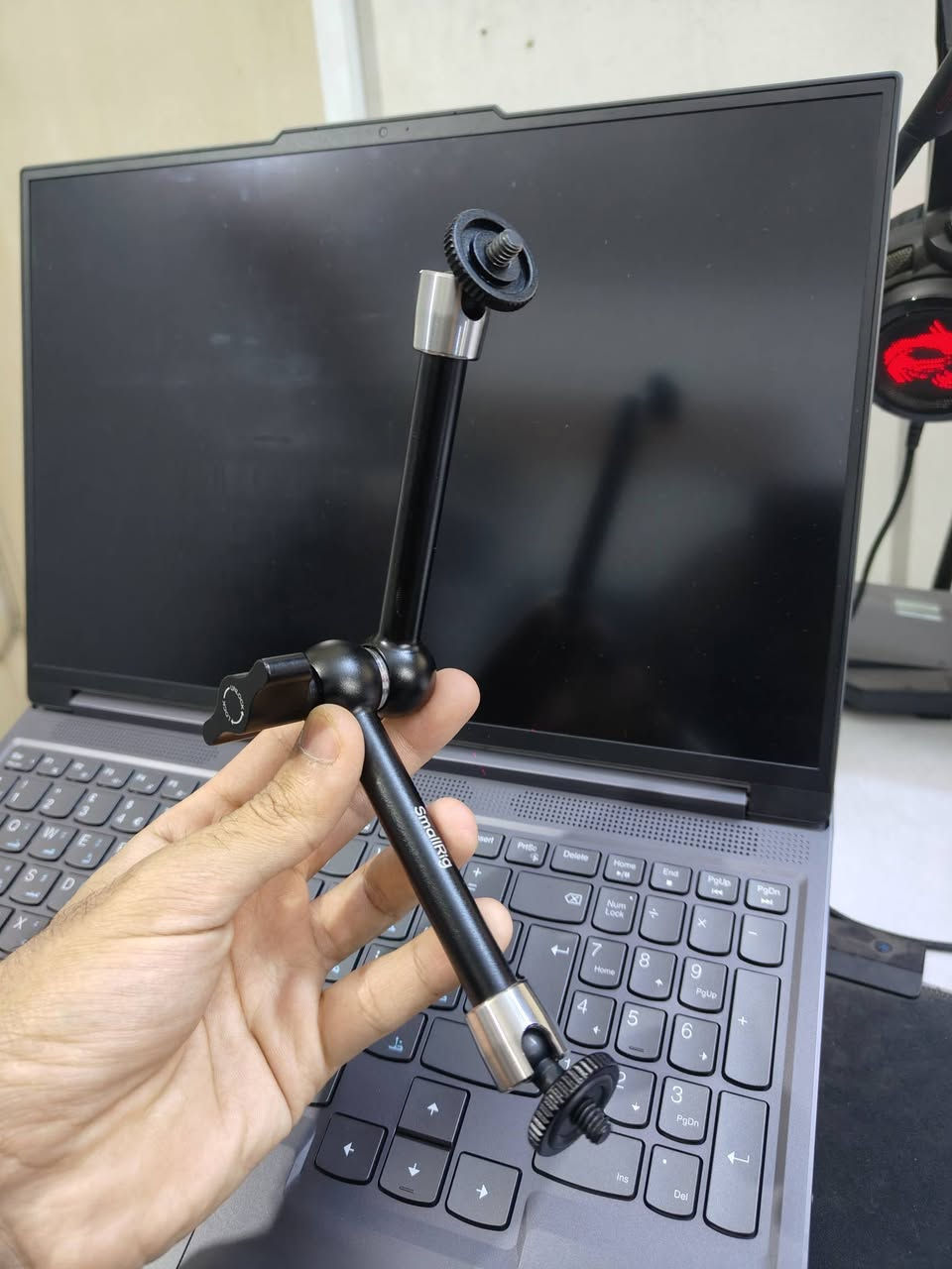 ماجك ارم للبيع
ماجك ارم من شركة smallrig قياس 11 انج النسخة العادية و النسخة الحديثة ضد الالتواء

تفاصيلهن موضحة بالصور السوده هي النسخة الاقدم اما الثانية يجي بيها قفل ضد الالتواء و كلش جديدة حتى العلبة و التغليف موجودات (ما احتاجها حالياً فدا ابيعها)

سعر الاولى40 الف و الثانية 60 الف

مكاني بغداد و توصيل موجود
هذا رقمي ***********
