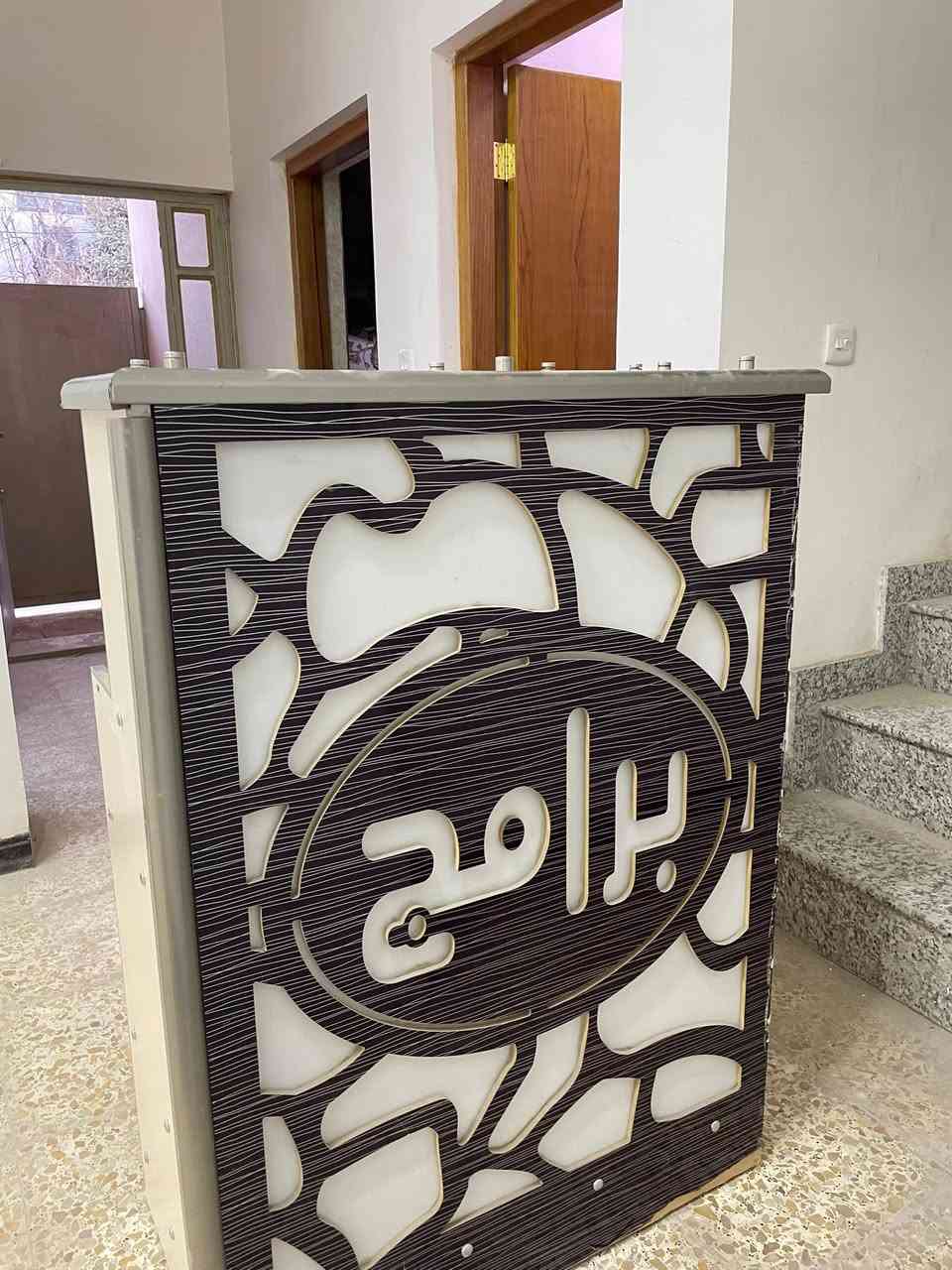 السلام عليكم عندي ميوزه للبيع عدد2مال محل تلفونات سعر الخاص رقم ***********
