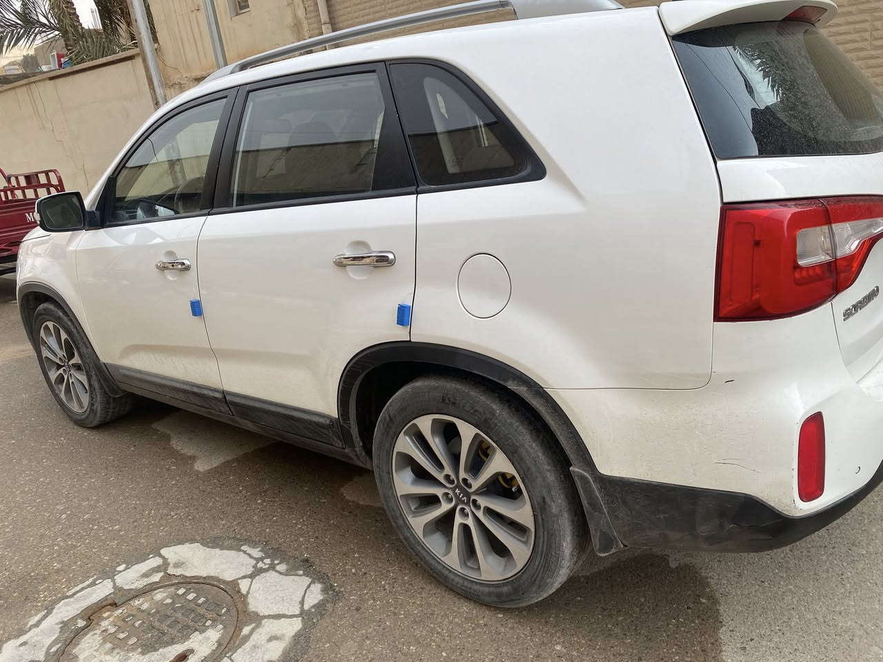 السلام عليكم
سورنتو 2015 خليجي 4سلندر 7راكب للبيع مكفوله من الصبغ والتبديل رقم اربيل باسمي السنوية المحرك مبدل كازكيت فقط مواصفات فول عدا البانوراما  السيارة بصمة 
كشنات مخمل بردات بلادية كامرا خلفيه ECO حساسات خلفية اماميه سونارها موجود بالصور
سعر البيع 178ورقة 
عنوان السيارة الانبار قضاء هيت 
رقم الاتصال ***********
