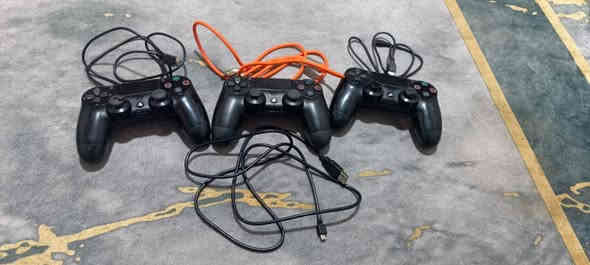 سلام عليكم ابلي 4 سلم للبيع ذاكرة 500 نظام اخر تحديث 13.02 نضيف مفتوح فقط للتنضيف تجي وتشوف بعينك وياه 3 جويستك و 4 العاب سابقا 5 كامل مكمل من كلشي السعر 325 وبي مجال مكاني بصره كرمة علي رقم واتساب ***********
