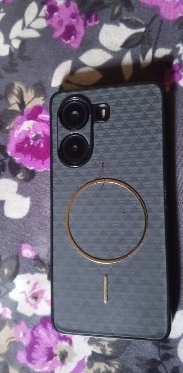 سلام عليكم جهاز لبيع  ريده به 390 جهاز ذكره 512 معالج 12+12
يشقل فريم 120 بوبجي جهاز او مراوس بدراجه مماكس اي شي رقم  ***********
