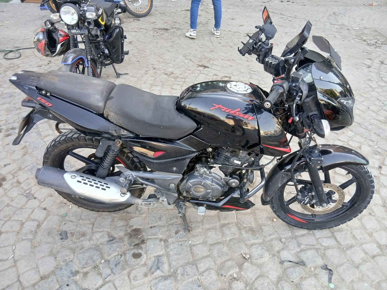 بولسر للبيع
مرقم واسط 
دراجه بيه خيط تبخير 
مكان بغداد الامين 
سعر 950 بيها مجال بسيط
***********

