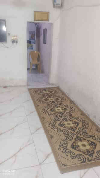 سلام عليكم  بيت زراعي طابقين  المساحه 100متر شرك يحتوي على غرفه نوم وصاله ومطبخ وصحيات واستقبال والطابق الثاني يحتوي على غرفه نوم وصاله وصحيات والسعر 35 مليون وبي مجال للشراي العنوان ناصريه مدينه الصدر خلف الروف نزله ال منهل قرب مولد عايد للاستفسار على الرقم ***********
