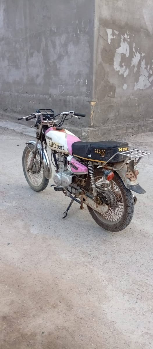 دراجه ارشه مكينه نضيفه اوراق بسمي تحويل اول يوم سعر 600وبيه مجال قليل مكاني البصره  كرمه علي رقم***********
