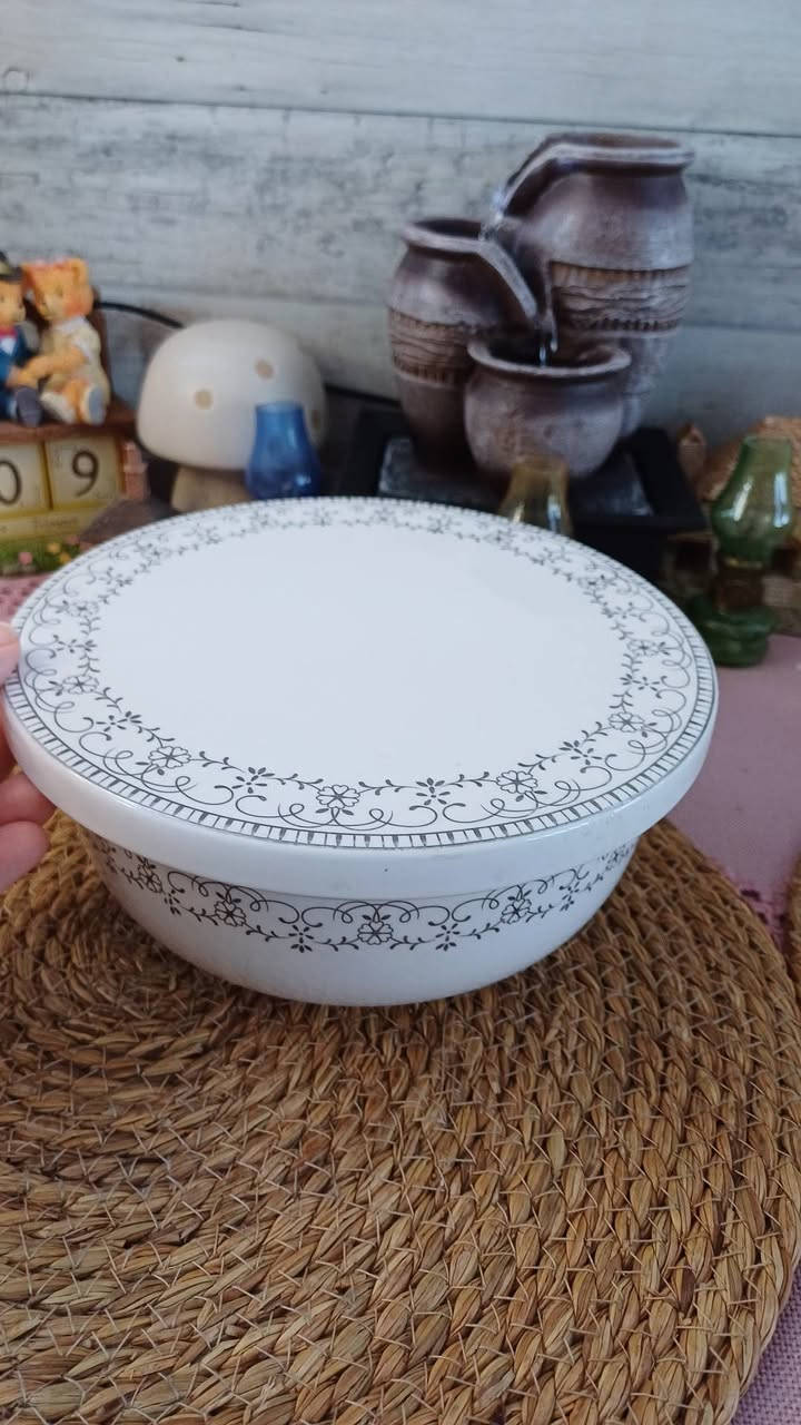 💖 جمااااال الابيض المطعم بالفضي الامع 💖💖💖
سيت كاسات متدرجة من الاكبر للاصغر مع غطا للكاسة الكبيرة العدد ٥ ومع الغطا ٦ قطع ب٦٠٠٠
مع ٢ مثارد ايضا ابيض مطعم فضي لامع ثنينهم ب٤٠٠٠ فقطط 
الي يعرف بالماركات راح يفهم جمال هذه القطع الانيقة الفاخرة 🦚🦚


**إذا كنت صاحب هذا الإعلان وتريد حذفه لأي سبب، رجاءا أرسل رسالة إلى الدعم الفني**