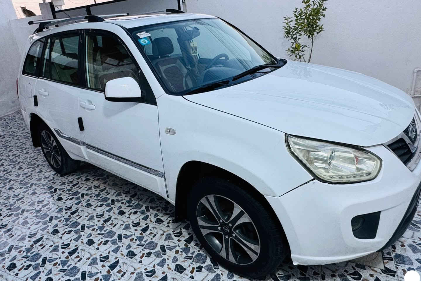 سلام عليكم 
للبيع شيري تيگو موديل 2013 محدثة 2018  فول مواصفات منظومة زنون رقم بغداد الدولي سنوية لغاية 2028 وهزة جديدة ماشية 71 الف كيلو سيارة بلادية بدون ضربة بيها صبغ قطعتين بدون دواخل مكان السيارة الرمادي قرب جامعة الانبار سعرها 64 ورقة وبيها مجال بسيط للاستفسار اكثر الاتصال بالرقم *********** 
اعتذر عن البيع بالتقسيط
