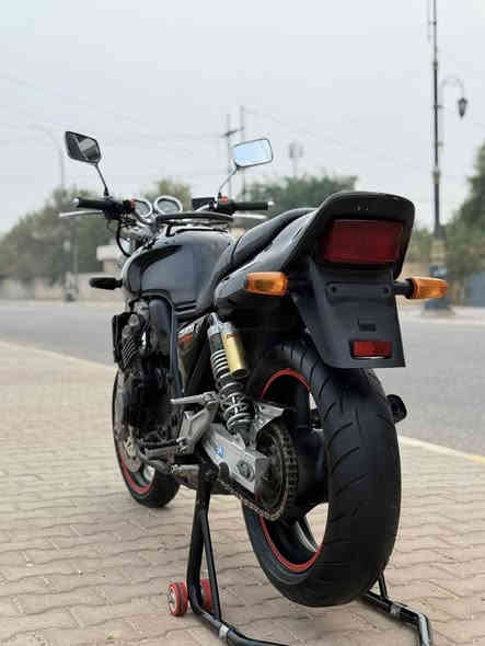 للبيع CB 400 جيل اول لوك لوك 
الي يدور جديد وبلكارتون دراجه كفاله عامه كير محرك كابريتر كله بشرط برغي ممفتوح تايرات وزنجيل ودهن وبلكات كله جديد تانكي كزازه ماشي قليل اوراق كامل بوجهك رقم شرط معدل جوى ١٨٠ كهربائيات كامل دراجه مال جناي مكاني كركوك سعرها ۱٥ ومجال للشراي اتصل وخادم للطيبين❤️
(( *********** ))
