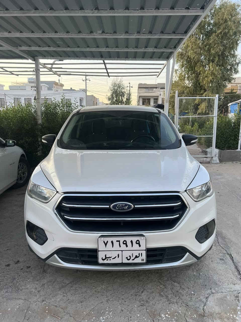 سلام علێکم
Ford escape 2019 
گێر محرک مکفول
فول عدا فتحە
4x4
شاشە کبیر کامیرە 
کشە کهربای 
کشن هیتەر
کار بلەی
۲ قتعە کلیر بدون دواخل بون ارباگ 
سعر ۱۱٠ ورەقە 
مکان اربیل 
***********
