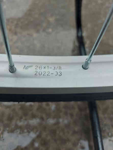 سلام عليكم بايسكل لون بنفسجي جديد رمبة سالة شهر طالع من الرمبة بريكات امامي خلفي كلة مسلفن شركة BDلايت ثلجي السعر 150متواجد فيس الرقم ***********
