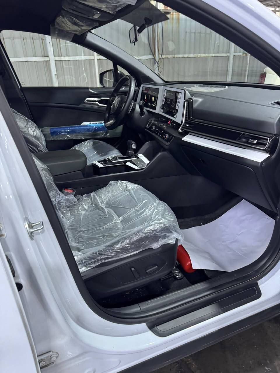 كيا سبورتج 2025 بلاك ادشن
اليكم التفاصيل الآتية
خليجي
‏ماشي17
سعة المحرك 2.0L
مرتبط بناقل حركة أوتو 6 نمر
عدد AIR BAG 2 
حساسات أمامية 
حساسات خلفية
لايت زينون + LED
كشافات 
بك لايت LED
حجم الاطار 235/50R19
" ويل كب 19
4 دسك
ماسحة خلفية
اريل نفكيتر 
مفتاح التشغيل بصمة
تشغيل عن بعد 
فتح الصندوق كهرباء 
دشبول شاشة 
 شاشة Apple Car play
كاميرا دوارة 
المقاعد جلد  
حركة المقاعد الأمامية كهرباء
تدفئة المقاعد الأمامية 
فحص أنظمة السيارة 
حساسات ضغط اطارات 
تطعيم الدواخل ألمنيوم 
السعر243
(***********)
مكاني بغداد يونة
