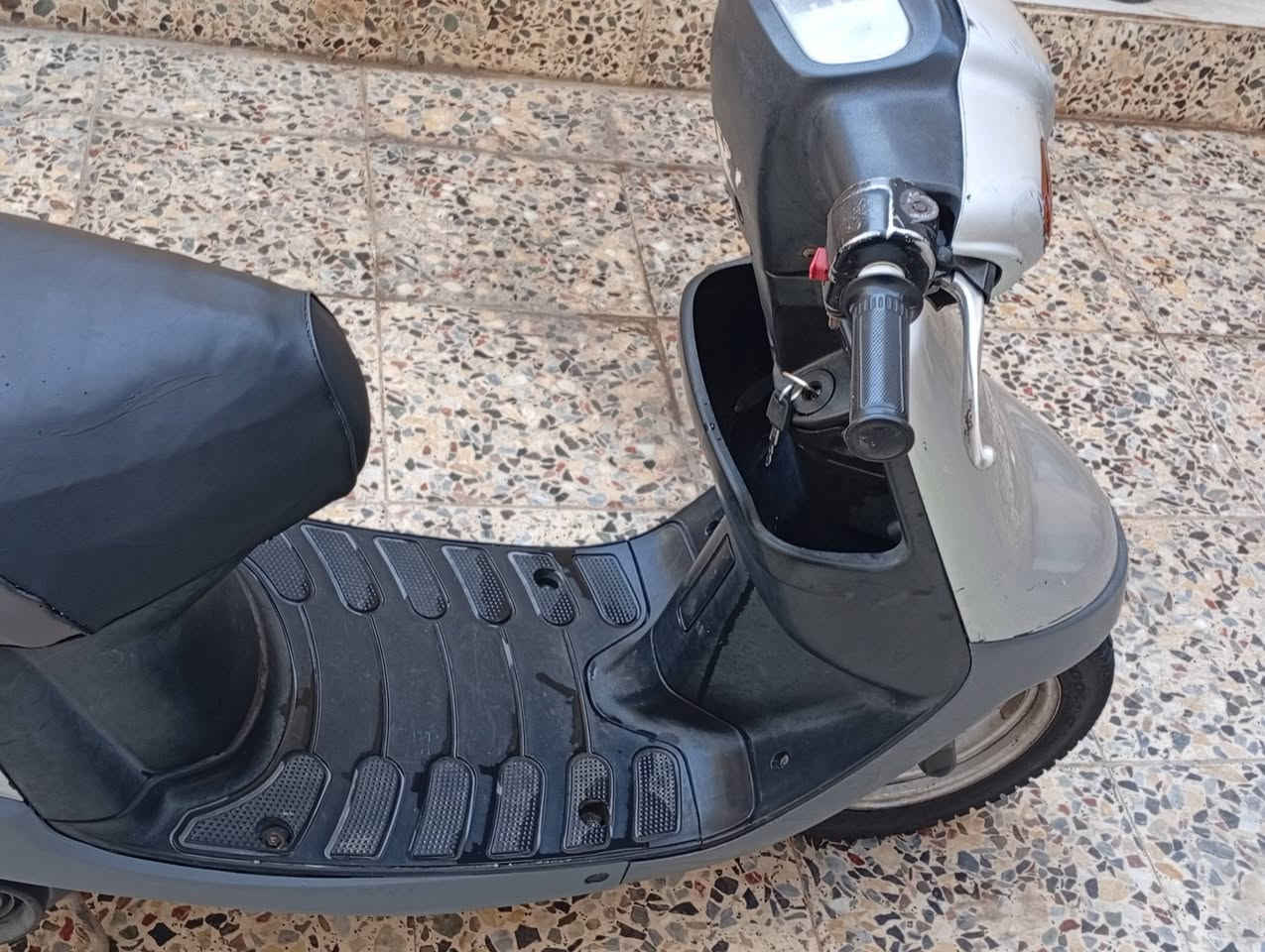 السلام عليكم
دراجه بطه للبيع 2003 
ما مفتوحة كلها شغالة النضافه كدامك الدراجه بلاديه مابيها اي نقص 
السعر 450 وبيها مجال 
التواصل على الرقم ***********
المكان كربلاء الملحق قرب المعارض الجديده
