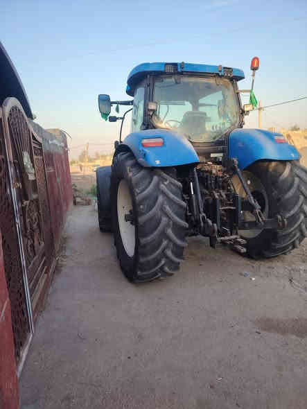 السلام عليكم نيو هلند 2008 كفاله عامه وظع شركه مع اليزر 4متر الجي الباب الاول المكينه وظع شركه محرك كير اكسلات فول عادي بدون مانع صدمه المكان واسط الصويره الاتصال *********** السعر مناسب
