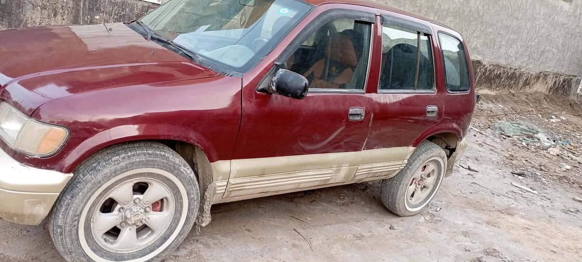 السلام عليكم سياره كيه  موديل 95 فور ويل كير او تماتيك ومكينه وحداديه مكفولات رقم بابل انكليزي وكامله الهزه  وكهربائيات كامله تخم تاير جديد السياره مصبوغه عام للجماليه ومكان السياره ورديه خارج السعر 38 وبيهه مجال شرط التحويل ثاني يوم رقم الاتصال  ***********
غير متواجده على الفيس 
صاحب السياره رضا علي الحلاوي
