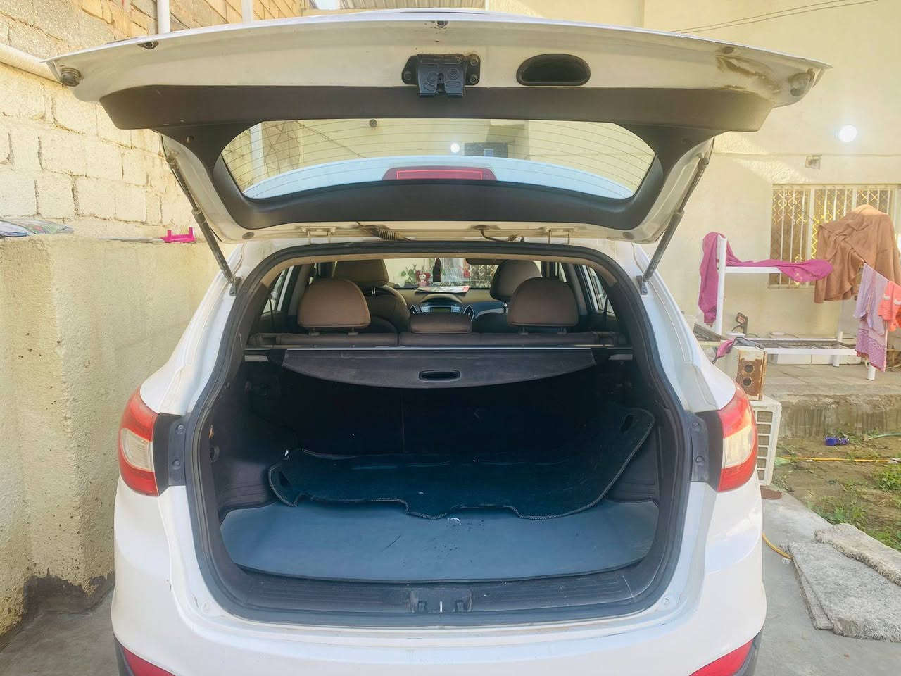 سلام عليكم توسان خليجي للبيع موديل 2016الكاصد ام الحاكيه مكفوله من الصبغ والتبديل ماشيه 140مكينه كير حداديه جديده بيهه ملاحضات واضحات بصور والسونار موجود بلمنشور السعر 153وبيهه مجال للشراي مكانهه كربلاء الحسينيه تواصل على الرقم خاص ماموجود ***********
