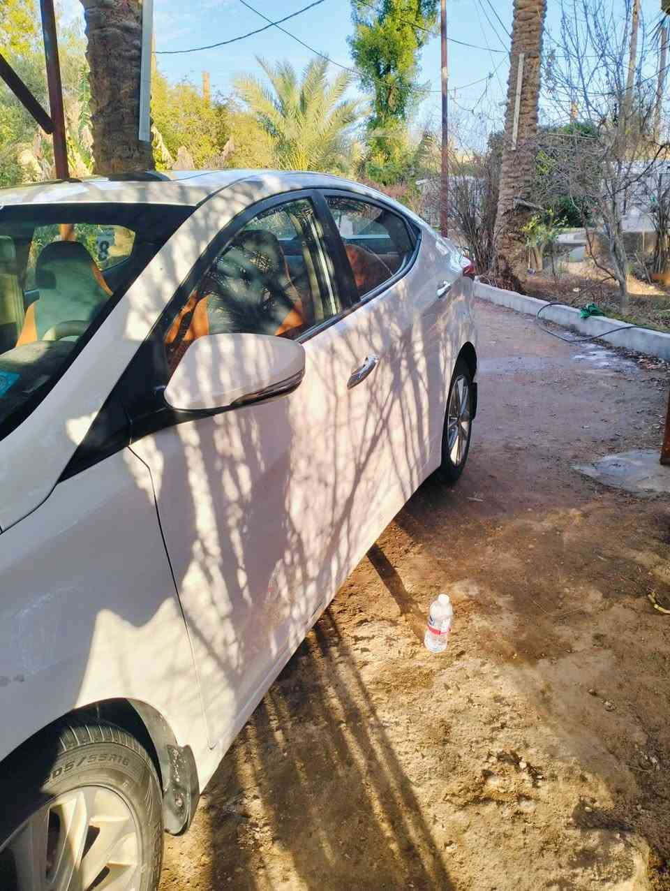 سلام عليكم النترا 2015 خليجي
رقم بابل الرقم الجديد 
فول مواصفات /فتحه/اشاير مري /مري شفط/داخل صاج /شاشه/كامره خلفيه /محرك 1800
كير مكينه كفاله 
صدر امامي خلفي تبريد تخم تاير جديد 
سياره نضيفه ماشيه 130
بيه  قطعتين فقط رش لا فتح ولا معجون بدون دواخل الباب الخلفي والجاملغ الأمامي 
السعر 128مكان كربلاء ***********
