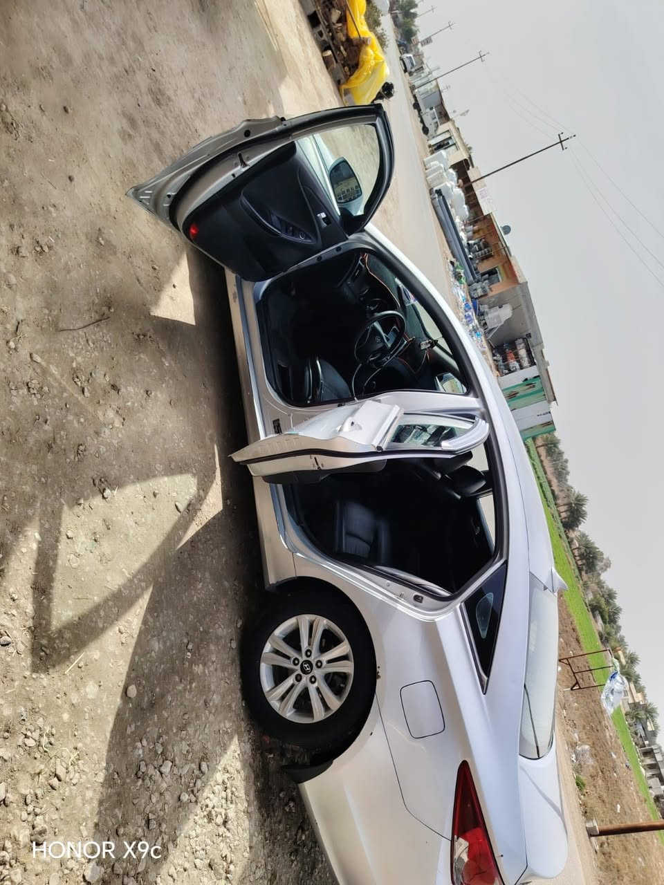 سوناتا 2012 وارد كوري خطين محرك 2000

گير ومحرك مكفول 

مري شفط + اشارة

تبريد قطعتين

حساس خلفي

تحكم استيرن

ملاحظة: اخوان حتى ما تتعنى واتفشل وياكم

التبريد يبوخ بالصيف + الحدادية 50‎% 

السيارة بيها طخطخات وجراد ابيع هالموجود تجي وتشوفها

رقم بابل بأسمي تشتري شرط التحويل

مكان السياره بابل مشروع المسيب

السعر 88 وبيها مجال بسيط


**إذا كنت صاحب هذا الإعلان وتريد حذفه لأي سبب، رجاءا أرسل رسالة إلى الدعم الفني**