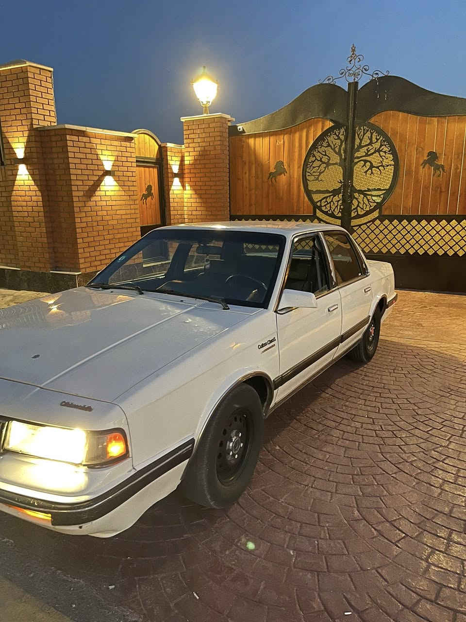 سلام عليكم اولدز موديل ٩٠ كير ومكينه جدد بيه شلعه تآكل الكاع كهربائيات كله شغاله وبلاد بيه نظام سستم صوت صدر امامي خلفي جديد مصبوغه اثر جراد مكاني بغداد المدائن سعره ٥٠ للاستفسار ***********
