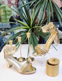 كعب ٦ سم • مقاسات ٣٧-٤١