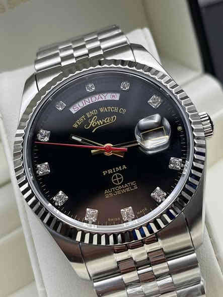 West End (The Classics)

وكالة كامل المرفقات 

ضمان سنه 

القطر 41 

مينا تيفاني 

25 حجر كريم داخل الماكنه 

اوتوماتيك 

زجاج كرستال ياقوتي مقاوم للخدوش 

فولاذ مقاوم للصدا 

مقاوم للماء 50 متر 

سير جوبلي 

توجد خدمة توصيل 

***********
