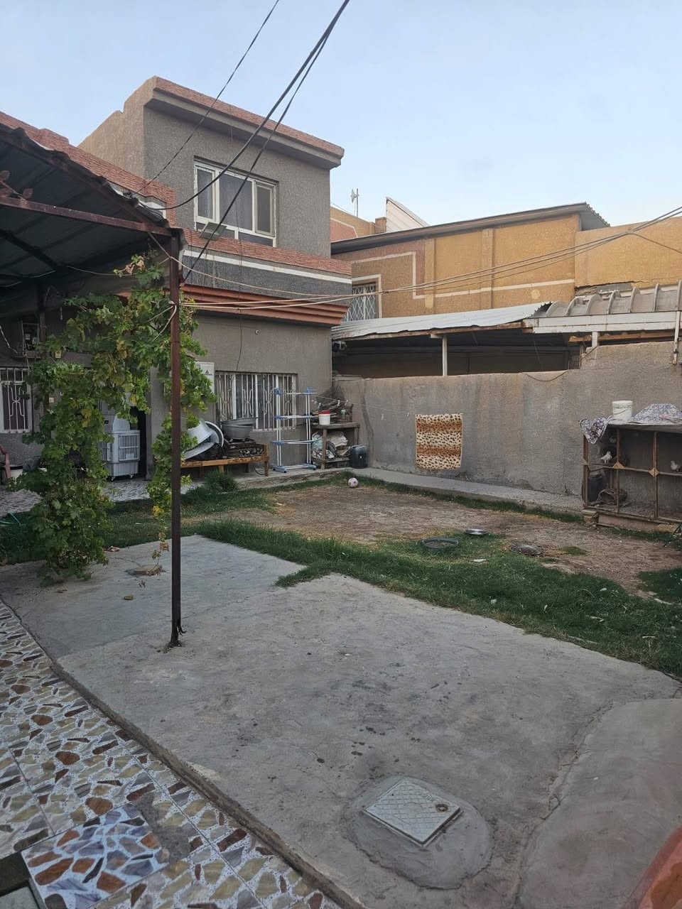 بيت لبيع طابو زراعي سند 25 بااسم صاحب الدار
مساحه 250 متر يحتوي على غرفتين نوم وصاله ومطبخ وهول من غير كلدور صحيات داخل وخارج الطابق الثاني سويت كامل + مخزن غراض موقع الدار حي جزائر منطقة البو عليان قرب السجه السعر 90 
***********
.
