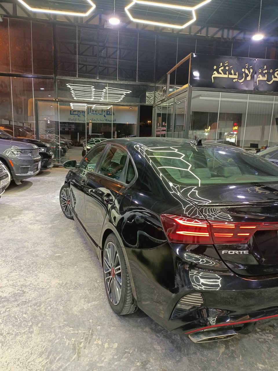 السلام عليكم اول شي نذكر رسول الله وأل بيته.
السياره كياء فورتي وارد امريكي .
الوان: اسود 
محرك السياره : 1600تيربوGt 
السياره رقمه بغداد 
عداد المسافه 39000ميل
موديل السياره 2023.
حادثه : اربع قطع صبغ فقط.
مواصفاتها تحكمت استيرن قياده ذاتيه عداد تحديد السرعه  كامره ليليه شاشه كبيره كير cvt.
 صاحب المعرض1 علي الكرعاوي.                                         صاحب المعرض2 مصطفى شعبان.                                      رقم المعرض:***********. سعر السياره 140مع المجال
