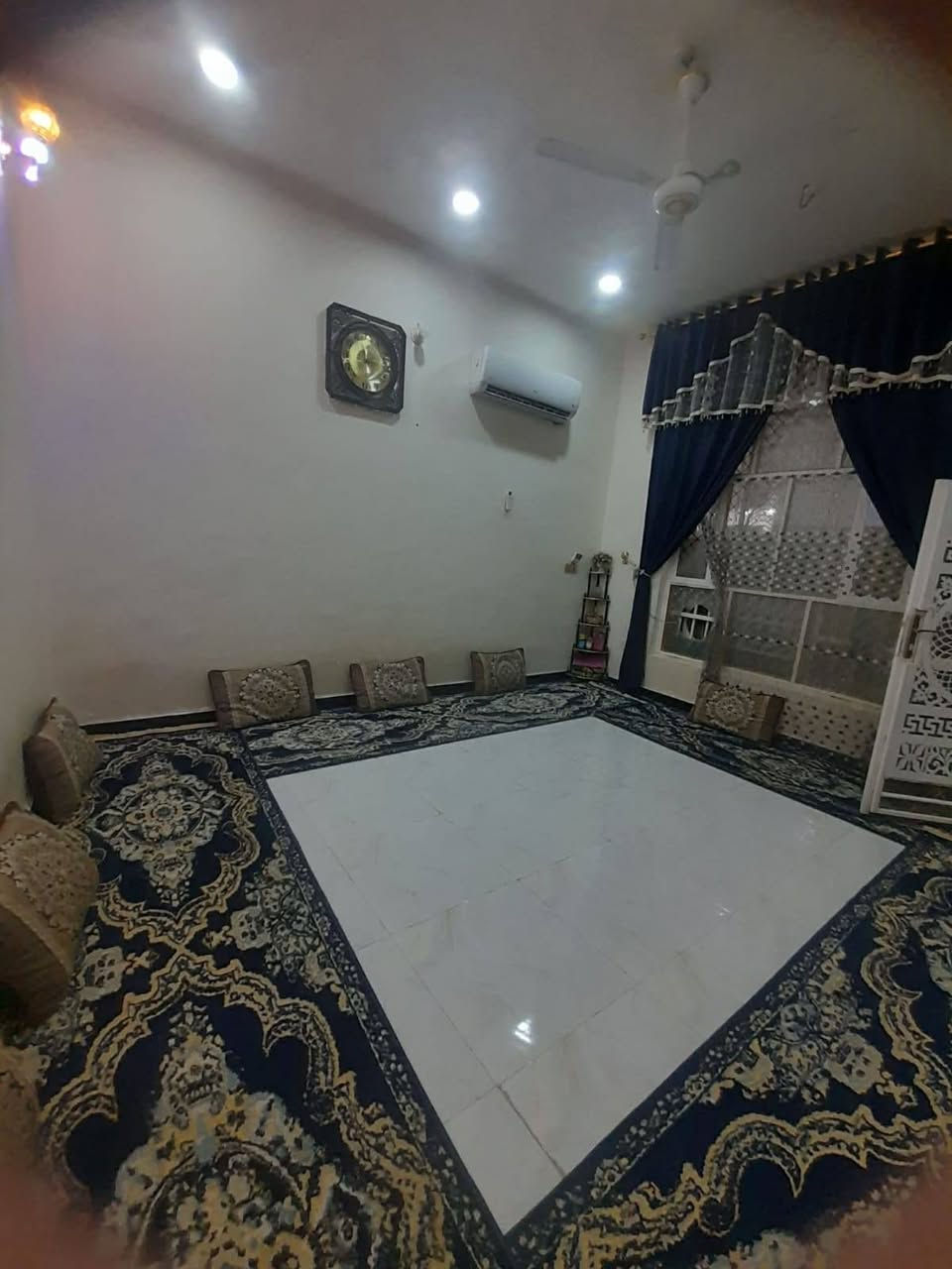 يا الله البيت للبيع طابو صرف 100 متر مربع 10في 10 طابقين حي الجامعه قرب مدرسة السجى بناء 2023 بناء طابوق صب كونكريت 4 غرف نوم استقبال مطبخ صاله عدد 2 صحيات داخل وخارج مطلوب اسكان سعر على الاتصال *********** / ***********
