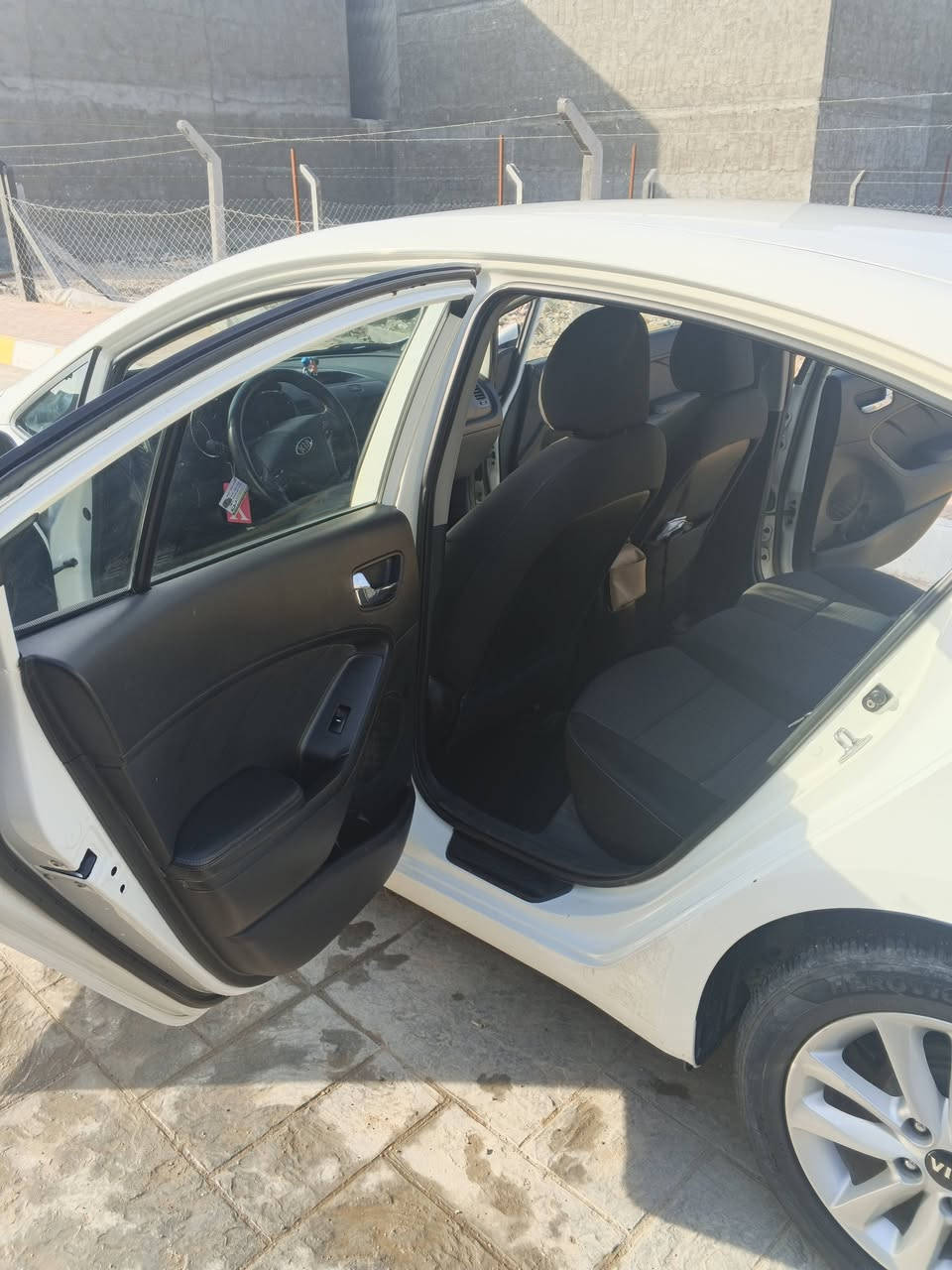 سلام عليكم لبيع سيراتو موديل 2013 نص فول تحكمات ستيرن مكينه وكير وتبريد كله لك بيها صبغ باب فقط رقم اربيل باسمي مكان بغداد الحرية تواصل على ***********
