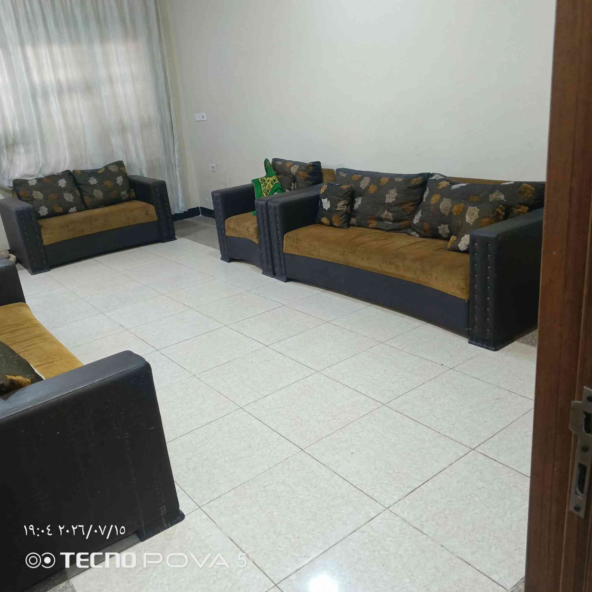سلام عليكم 
قنفات للبيع انضاف وحلوات سعر 350بي مجال شراي يدلل
***********
