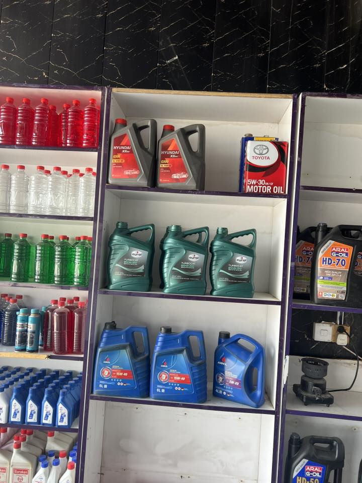 سلام عليكم زيوت سيارات ودراجات مع فلاتر أبيعهن شلعه وحده مكاني بغداد تواجد واتساب ***********
