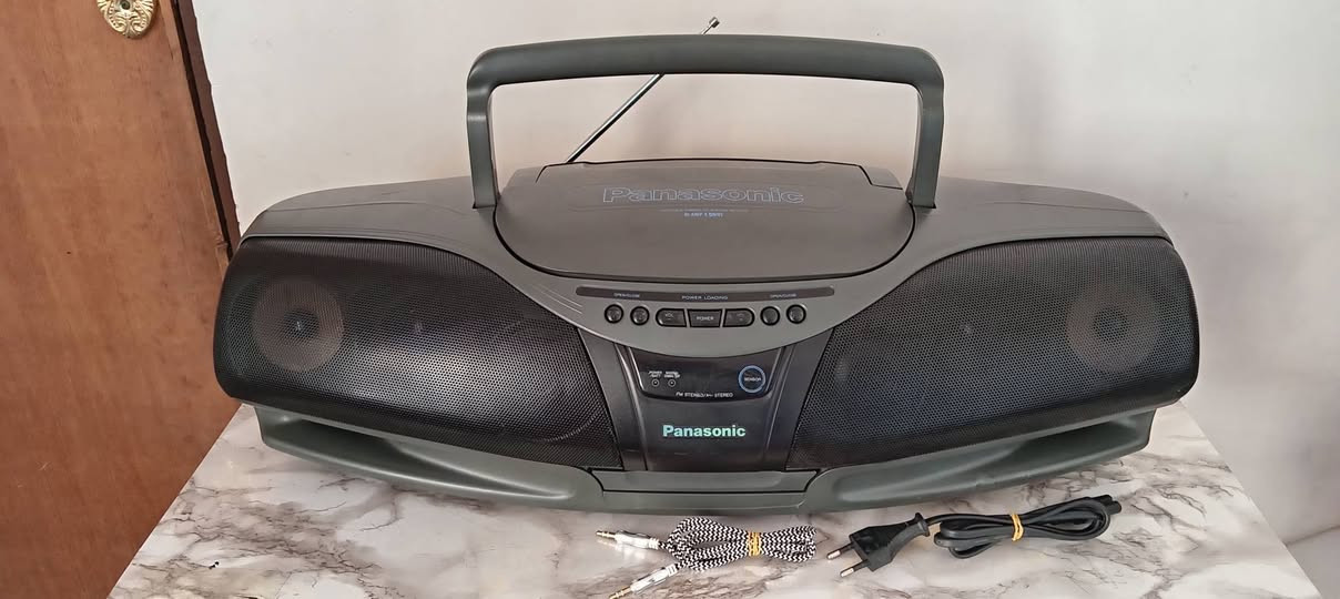 السلام عليكم جهاز راديو موجتين FM AM ومسجل دبل كاسيت وقرص واوكس نوع بنسونيك ياباني اصلي جديد جدا وبلادي كهرباء 220 فولت شغال فقط راديو واوكس ملاحضه الراديو موجه FM مفتوحه من 88 إلى 108 نضافه الجهاز أكثر من 95 ٪  الجهاز جدا ضخم وثكيل سعره النهائي 65 مع التوصيل


**إذا كنت صاحب هذا الإعلان وتريد حذفه لأي سبب، رجاءا أرسل رسالة إلى الدعم الفني**